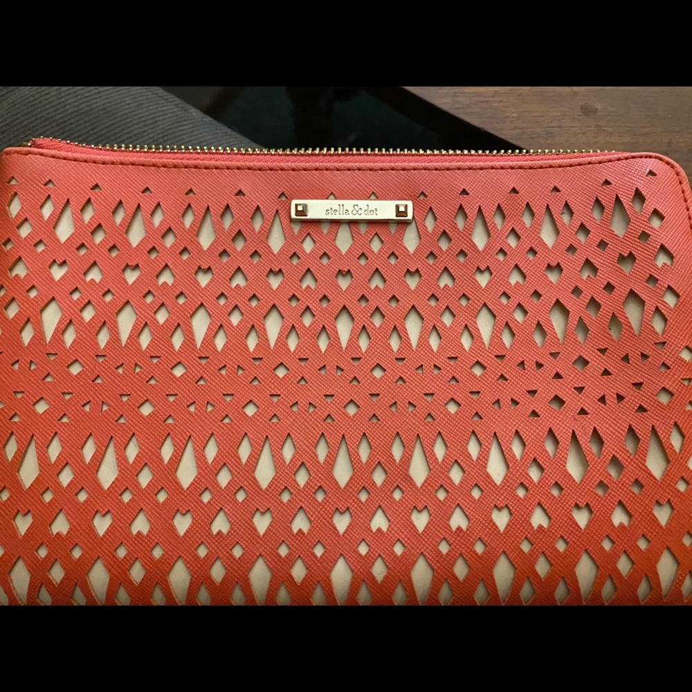 Gently used clutch